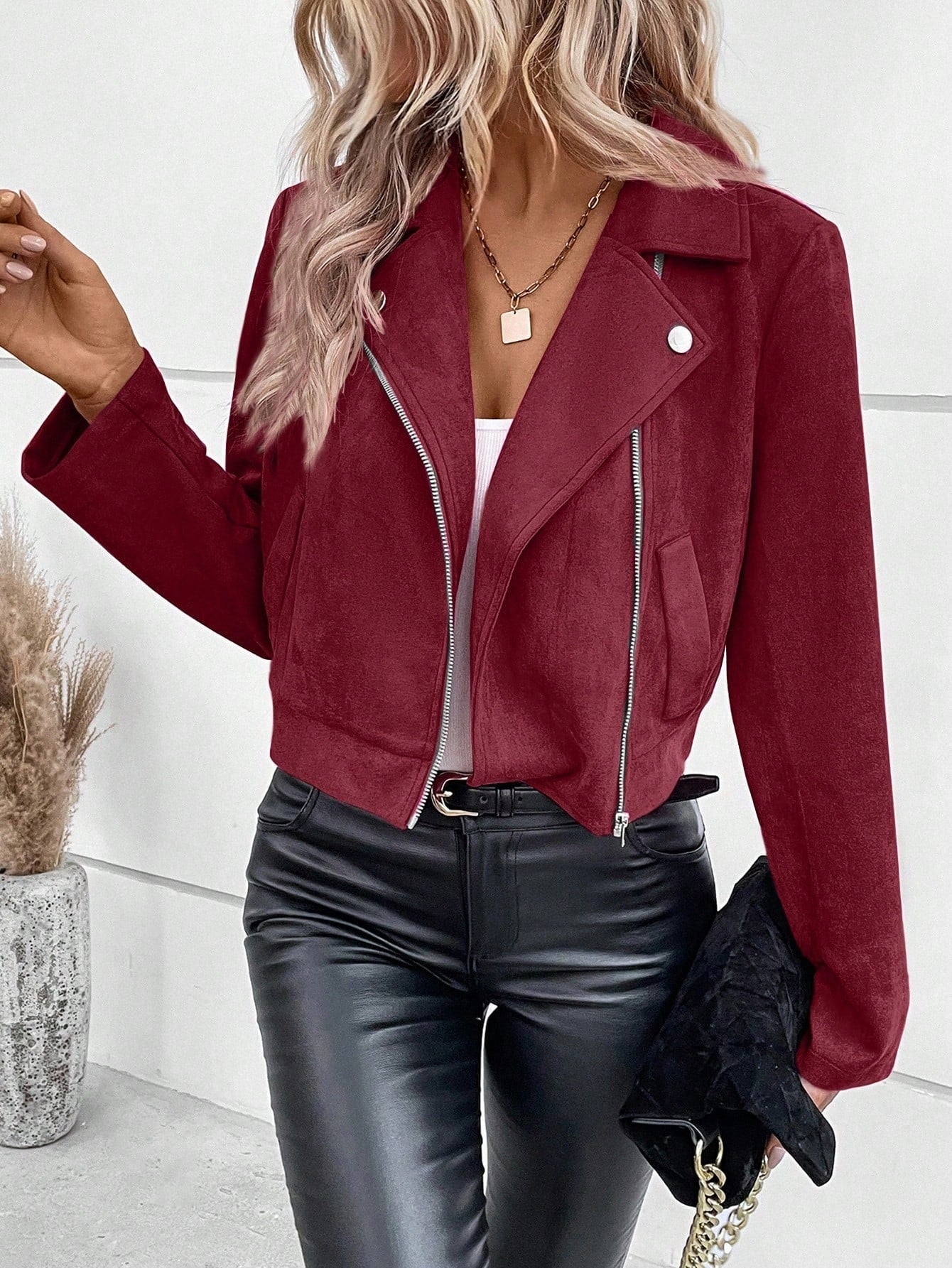 Noventis | Chic Leather Jacket